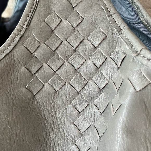 Soft and supple beautiful grey handbag - Picture 8 of 11